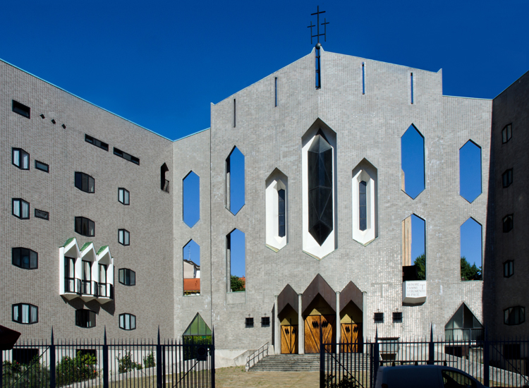 La facciata della chiesa di San Francesco al Fopponino, Milano